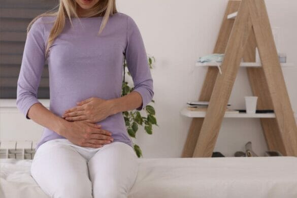 Woman with discomfort due to UTI