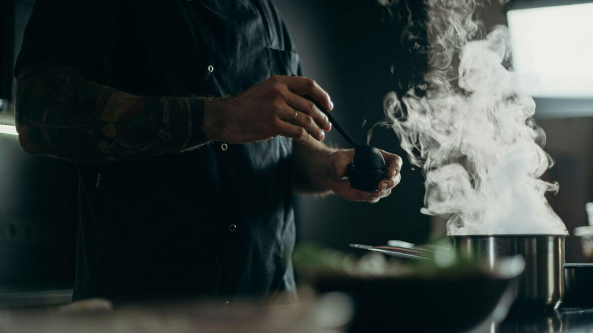 Image illustrating concept of smoke point and free acidity in cooking oils